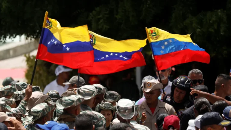 Cercamento militar dos Estados Unidos na Venezuela: nova tentativa de intervenção?